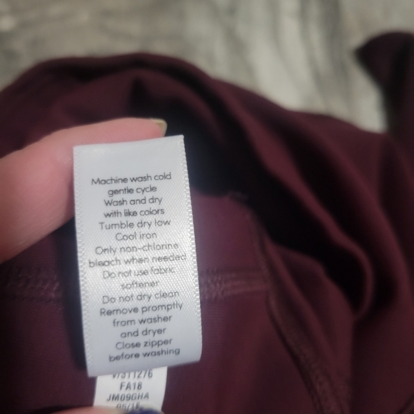Athleta cropped leggings with mesh details side pockets size small - Picture 11 of 15